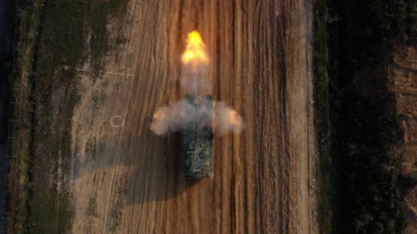 陆军第73集团军某旅组织跨昼夜实弹射击考核