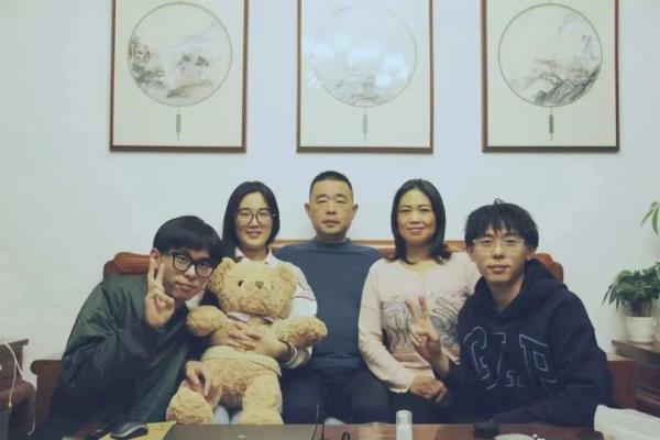 复制粘贴般优秀！双胞胎兄弟参军入伍