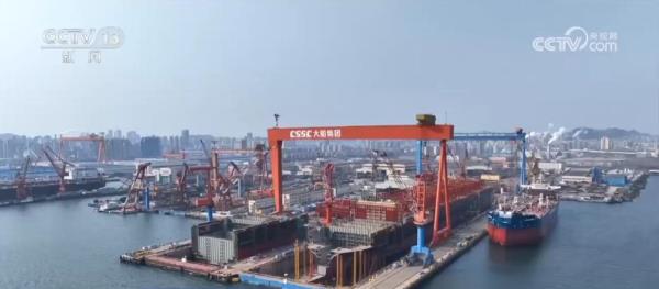海上“钢铁巨人”转型“绿色巨人” 我国造船业“绿色化”特性持续增强