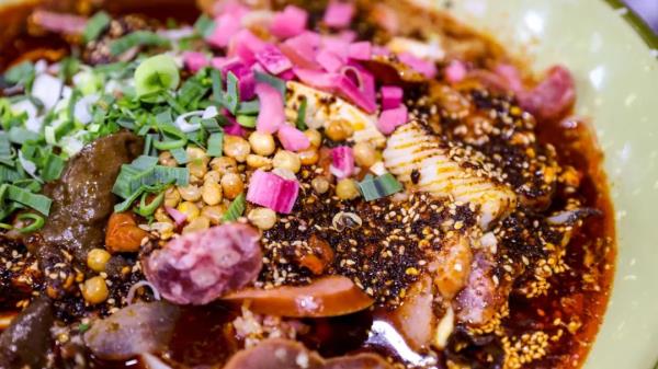 天水麻辣烫火爆出圈,甘肃其他地方的麻辣烫坐不住了 天水麻辣烫火爆出圈,甘肃其他地方的麻辣烫坐不住了