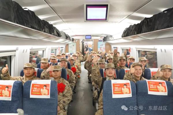 东部战区海军春季入伍新兵抵达军营