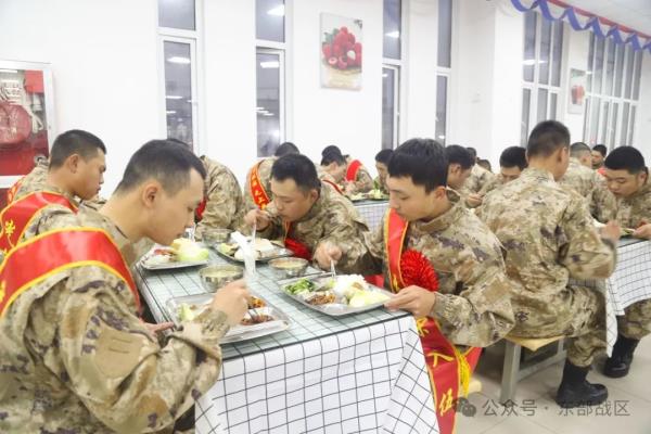 东部战区海军春季入伍新兵抵达军营