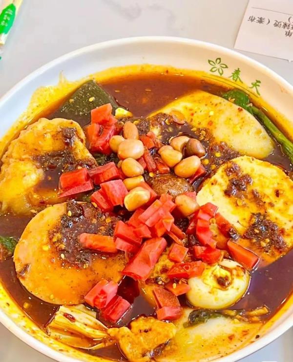 天水麻辣烫火爆出圈,甘肃其他地方的麻辣烫坐不住了 天水麻辣烫火爆出圈,甘肃其他地方的麻辣烫坐不住了