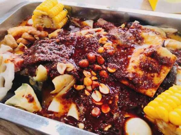 天水麻辣烫火爆出圈,甘肃其他地方的麻辣烫坐不住了 天水麻辣烫火爆出圈,甘肃其他地方的麻辣烫坐不住了