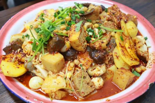 天水麻辣烫火爆出圈,甘肃其他地方的麻辣烫坐不住了 天水麻辣烫火爆出圈,甘肃其他地方的麻辣烫坐不住了