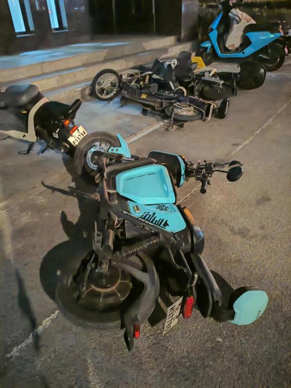 北京多预警生效中!市教委:停止户外活动 北京多预警生效中!市教委:停止户外活动