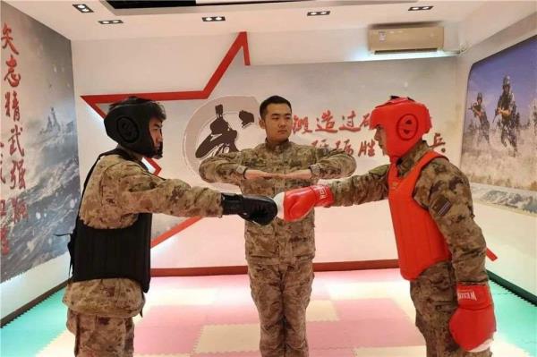 跆拳道冠军去当兵，压力给到新兵班长……