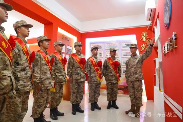 东部战区海军春季入伍新兵抵达军营