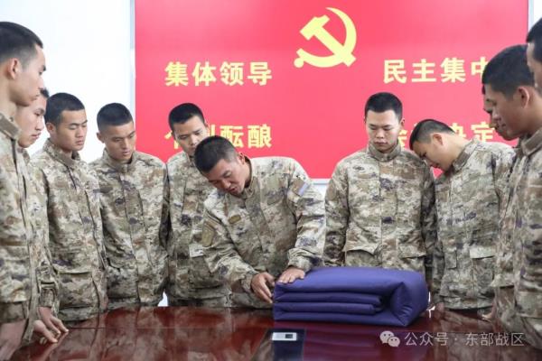 东部战区海军春季入伍新兵抵达军营