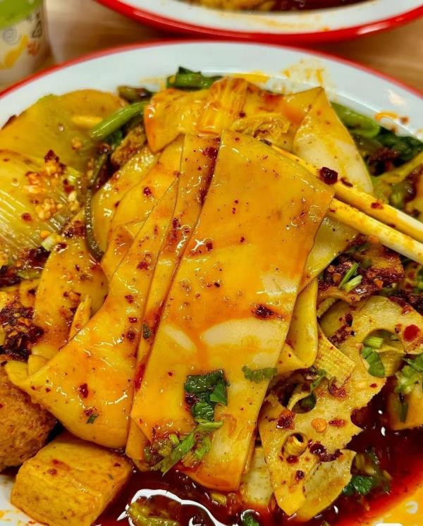 天水麻辣烫火爆出圈,甘肃其他地方的麻辣烫坐不住了 天水麻辣烫火爆出圈,甘肃其他地方的麻辣烫坐不住了