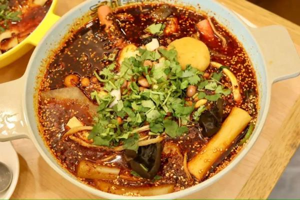 天水麻辣烫火爆出圈,甘肃其他地方的麻辣烫坐不住了 天水麻辣烫火爆出圈,甘肃其他地方的麻辣烫坐不住了