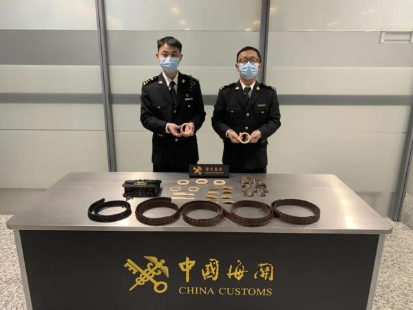 异常！杭州一入境旅客的行李箱中竟发现大量...