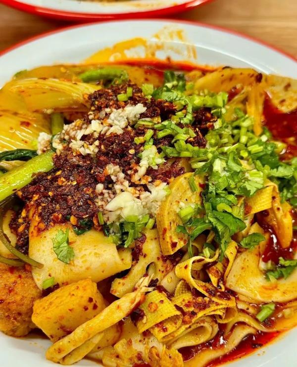 天水麻辣烫火爆出圈,甘肃其他地方的麻辣烫坐不住了 天水麻辣烫火爆出圈,甘肃其他地方的麻辣烫坐不住了