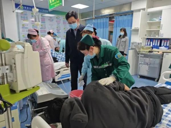 广东一家五口饮汤中毒？春季高发！爱煲汤的东莞人，千万别碰它！