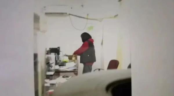 因“不想她请产假事情搞不完”,向同事水杯投不明物?警方介入! 因“不想她请产假事情搞不完”,向同事水杯投不明物?警方介入!
