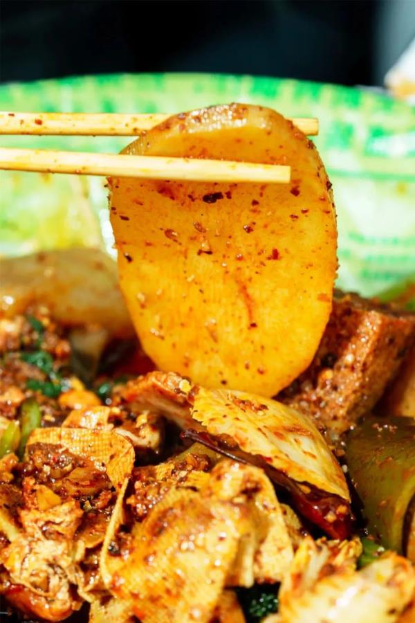 天水麻辣烫火爆出圈,甘肃其他地方的麻辣烫坐不住了 天水麻辣烫火爆出圈,甘肃其他地方的麻辣烫坐不住了