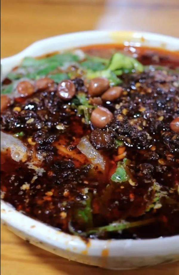 天水麻辣烫火爆出圈,甘肃其他地方的麻辣烫坐不住了 天水麻辣烫火爆出圈,甘肃其他地方的麻辣烫坐不住了