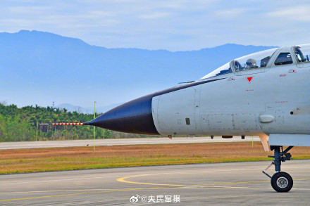 直冲云霄南部战区空军训练高清大图