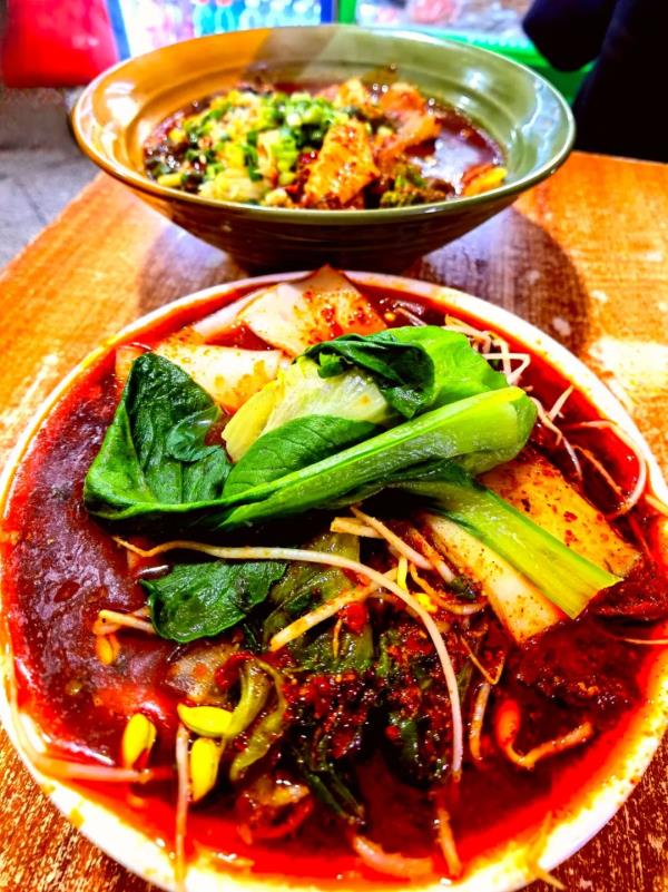 天水麻辣烫火爆出圈,甘肃其他地方的麻辣烫坐不住了 天水麻辣烫火爆出圈,甘肃其他地方的麻辣烫坐不住了