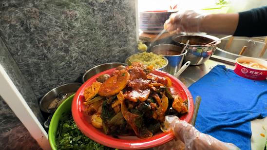 郑州“天水麻辣烫”:开业仅6天,每天接待1000多名顾客 郑州“天水麻辣烫”:开业仅6天,每天接待1000多名顾客