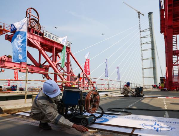 黄茅海跨海通道高栏港大桥合龙