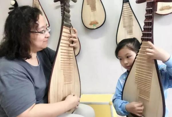 孕育于崇明的“瀛洲古调”,让你看到琵琶古老又青春的模样→ 孕育于崇明的“瀛洲古调”,让你看到琵琶古老又青春的模样→