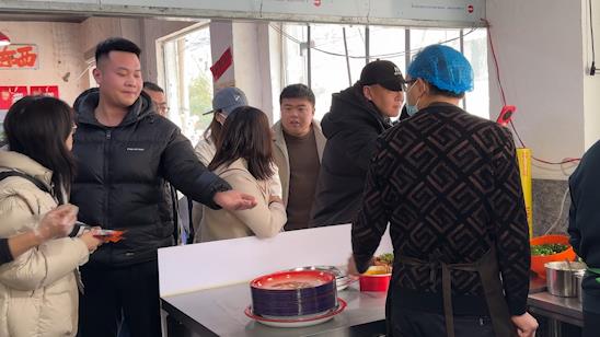 郑州“天水麻辣烫”:开业仅6天,每天接待1000多名顾客 郑州“天水麻辣烫”:开业仅6天,每天接待1000多名顾客