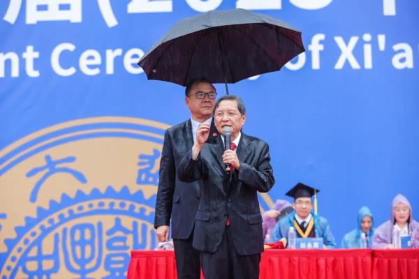 鞠躬告别！他正式卸任