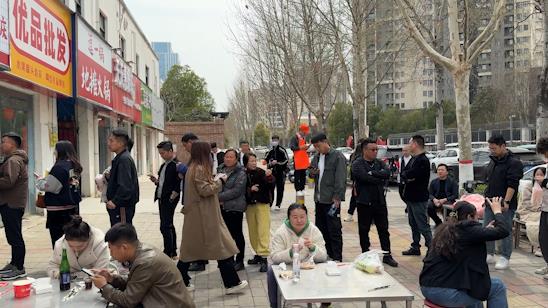 郑州“天水麻辣烫”:开业仅6天,每天接待1000多名顾客 郑州“天水麻辣烫”:开业仅6天,每天接待1000多名顾客
