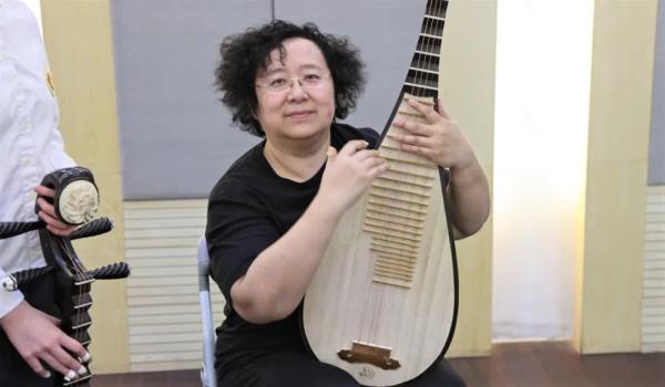 孕育于崇明的“瀛洲古调”,让你看到琵琶古老又青春的模样→ 孕育于崇明的“瀛洲古调”,让你看到琵琶古老又青春的模样→