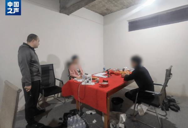 石头喷漆变“玉石”!直播售卖“玉石”如何成为骗局? 石头喷漆变“玉石”!直播售卖“玉石”如何成为骗局?