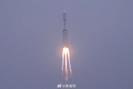 鹊桥二号在海南文昌发射升空