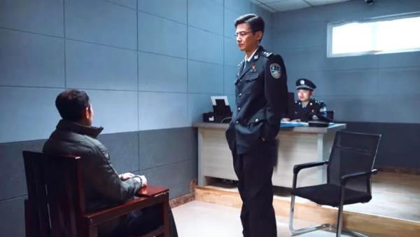 重庆一出租车司机遭劫杀，两嫌疑人潜逃19年……终落网