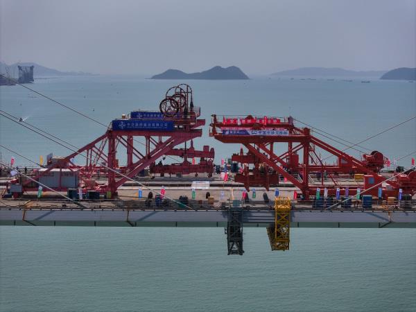 黄茅海跨海通道高栏港大桥合龙