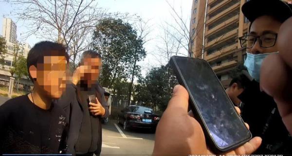 杭州单亲妈妈找男朋友，14岁儿子却果断报警！