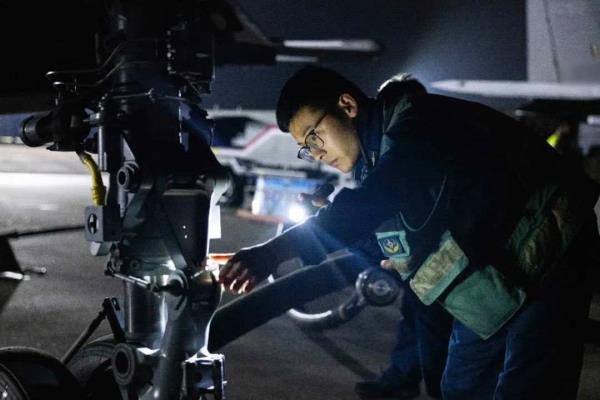 向战奋飞!未来空中战场的“刀尖剑锋” 向战奋飞!未来空中战场的“刀尖剑锋”