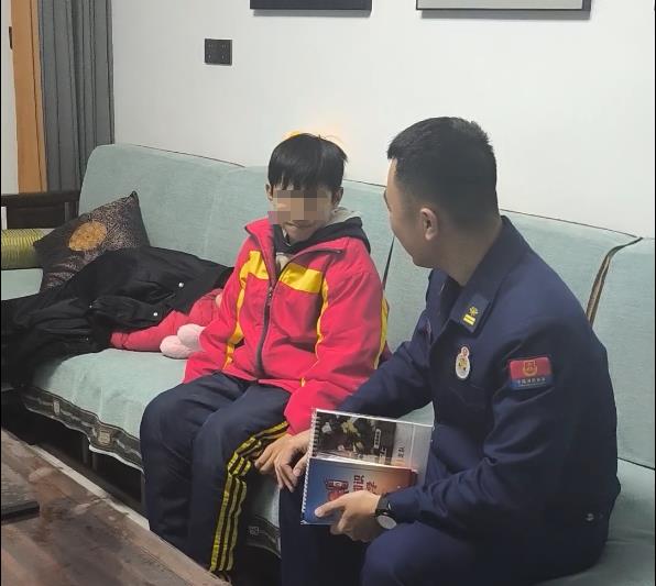 13岁“红孩儿”现身电梯,施展“三昧真火” 13岁“红孩儿”现身电梯,施展“三昧真火”