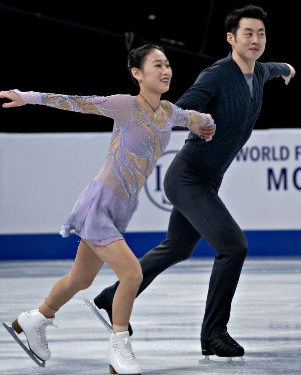 花样滑冰世锦赛|彭程/王磊参加双人滑短节目比赛 花样滑冰世锦赛|彭程/王磊参加双人滑短节目比赛