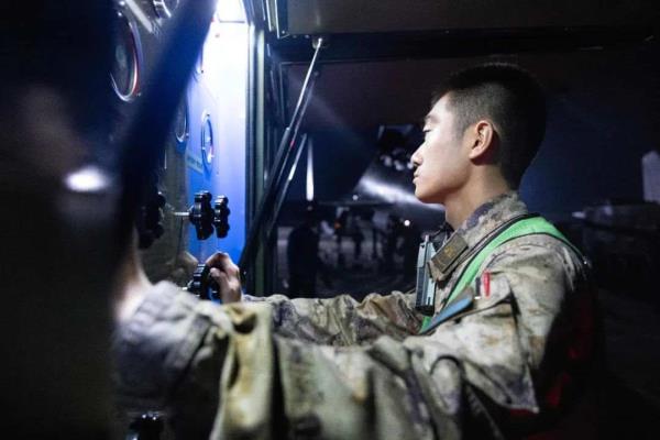 向战奋飞!未来空中战场的“刀尖剑锋” 向战奋飞!未来空中战场的“刀尖剑锋”