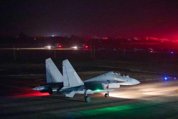 向战奋飞!未来空中战场的“刀尖剑锋” 向战奋飞!未来空中战场的“刀尖剑锋”