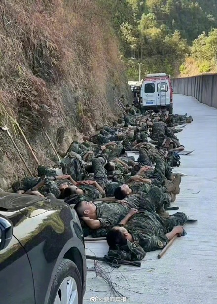 今天，致敬中国军人最美睡姿