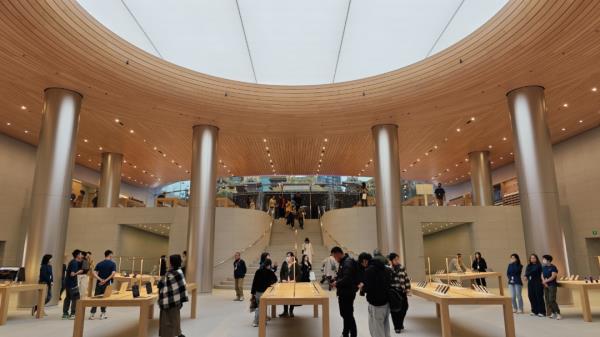 他突然现身外滩!有人特意从外地飞来想合影!这位明星还和他一起吃沪式早餐 他突然现身外滩!有人特意从外地飞来想合影!这位明星还和他一起吃沪式早餐