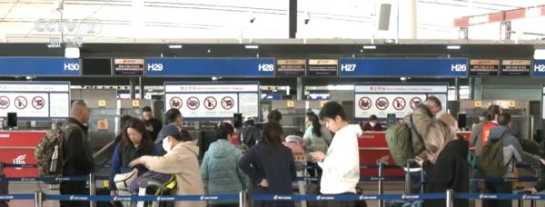 “流量来了”!跨国“串门”说走就走 旅游经济释放新活力 “流量来了”!跨国“串门”说走就走 旅游经济释放新活力