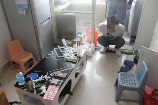 警方收网,“毒瘤”连根拔除!女子真实身份暴露了 警方收网,“毒瘤”连根拔除!女子真实身份暴露了