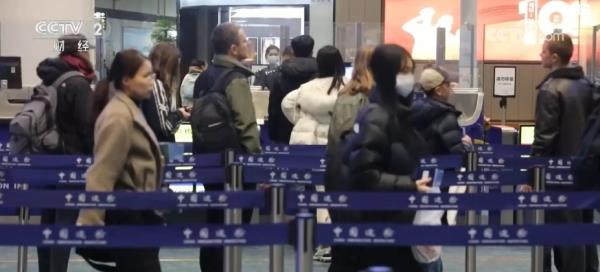 “流量来了”!跨国“串门”说走就走 旅游经济释放新活力 “流量来了”!跨国“串门”说走就走 旅游经济释放新活力