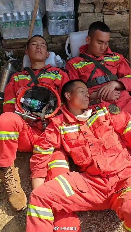 今天，致敬中国军人最美睡姿