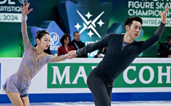 花样滑冰世锦赛|彭程/王磊参加双人滑短节目比赛 花样滑冰世锦赛|彭程/王磊参加双人滑短节目比赛