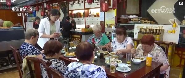 “流量来了”!跨国“串门”说走就走 旅游经济释放新活力 “流量来了”!跨国“串门”说走就走 旅游经济释放新活力