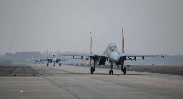 向战奋飞!未来空中战场的“刀尖剑锋” 向战奋飞!未来空中战场的“刀尖剑锋”