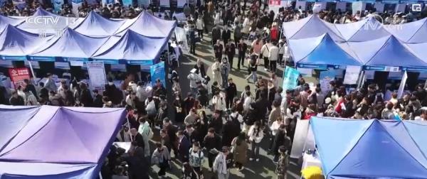 持续发力稳就业 夯实民生之本 释放“民生温度” 持续发力稳就业 夯实民生之本 释放“民生温度”